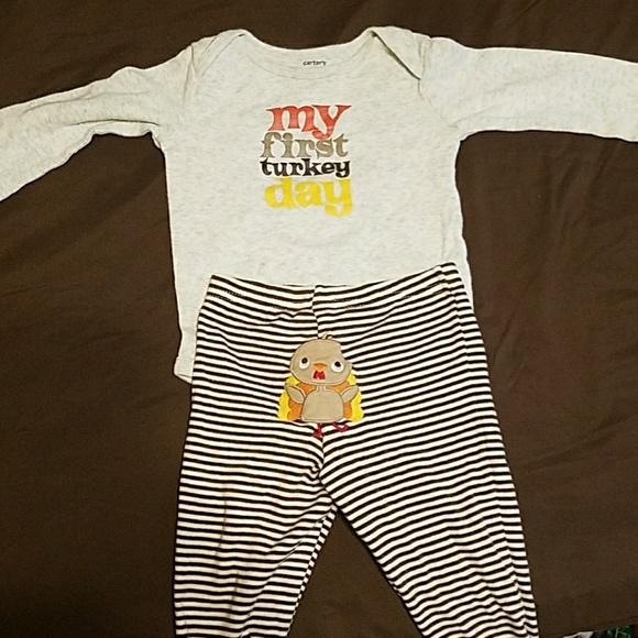 Carters 9 Month Turkey Day - Picture 1 of 2